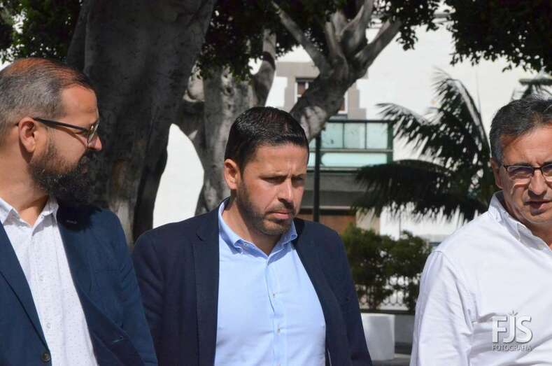 Juan Francisco Artiles, líder de Más por Telde, junto al alcalde Héctor Suárez (Foto TA)